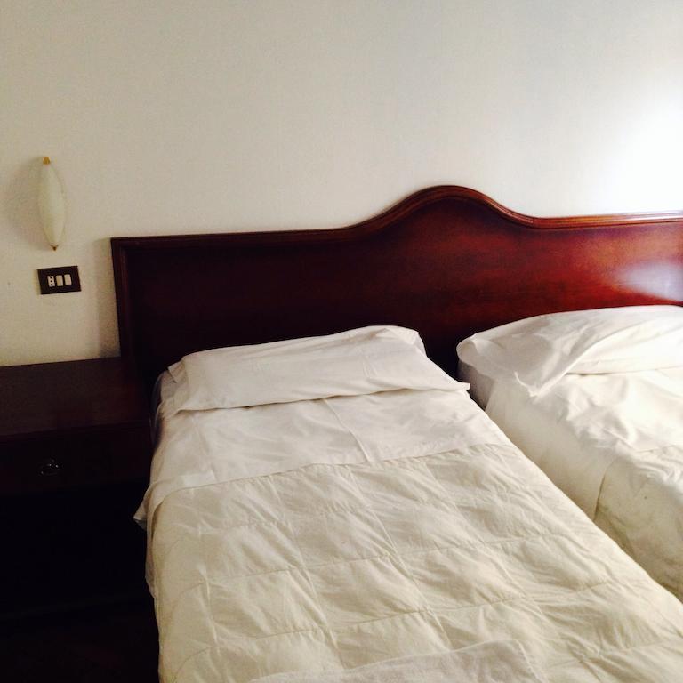 Hotel Medea Milão Quarto foto